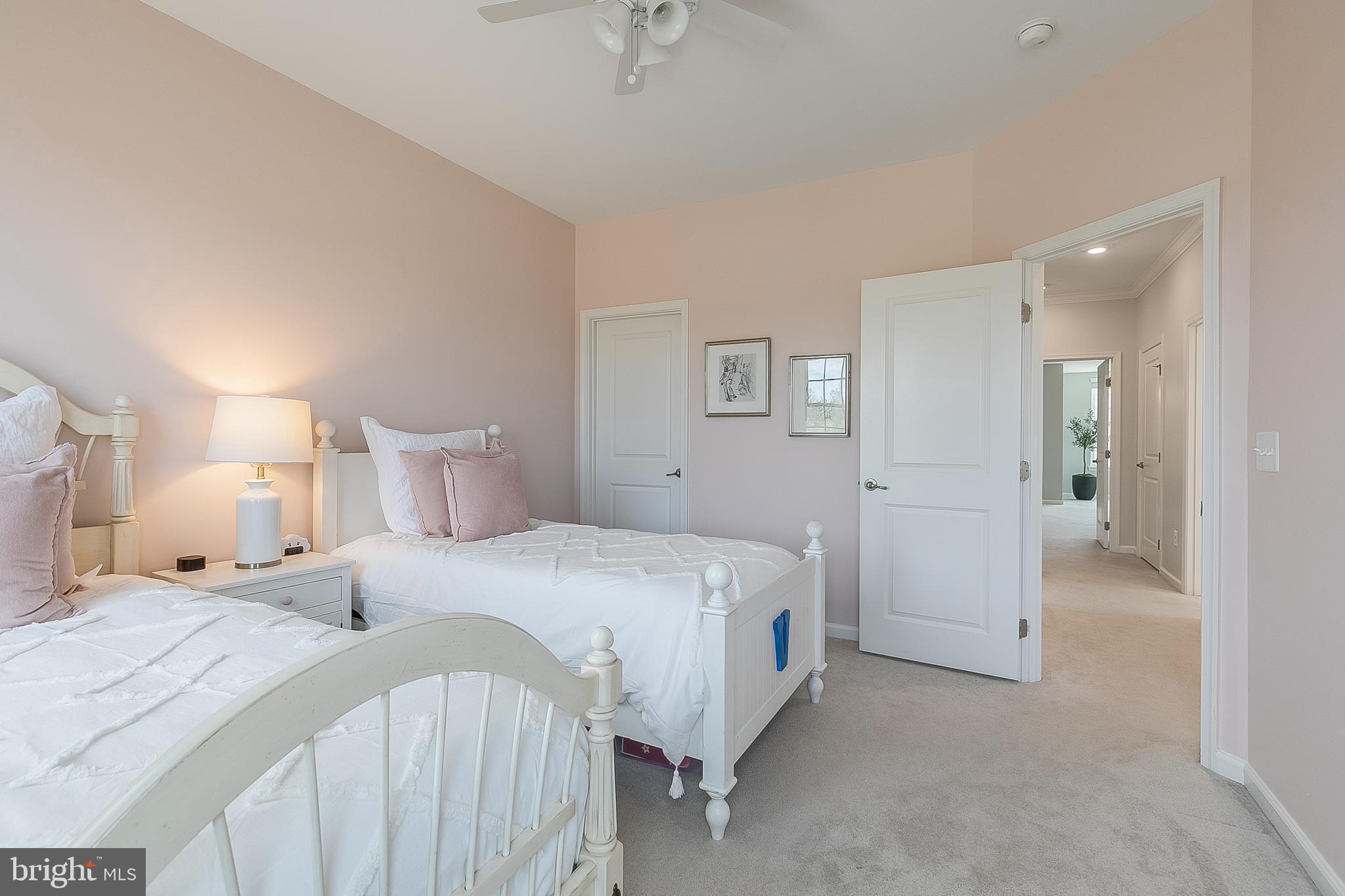 202 MURDOCH SQUARE SE