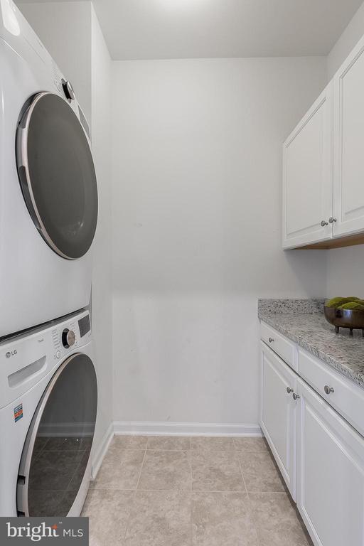 202 MURDOCH SQUARE SE