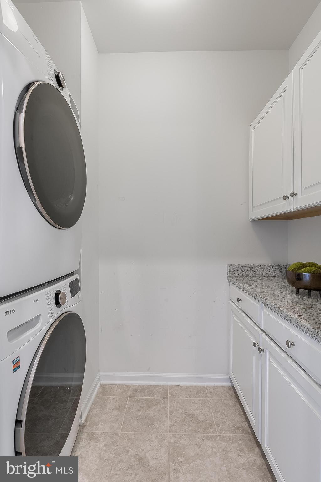 202 MURDOCH SQUARE SE