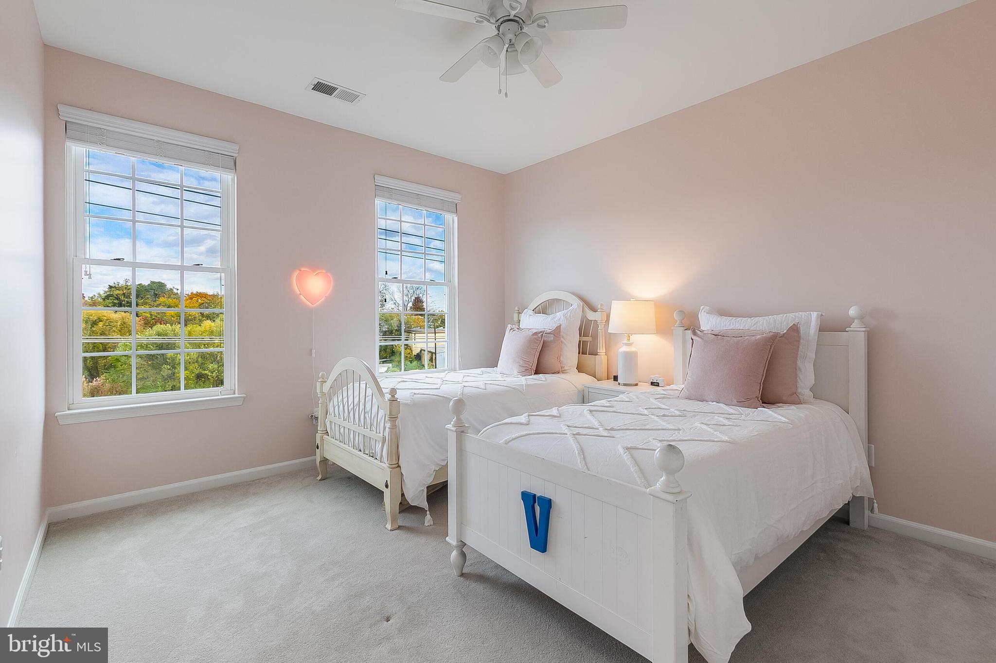 202 MURDOCH SQUARE SE