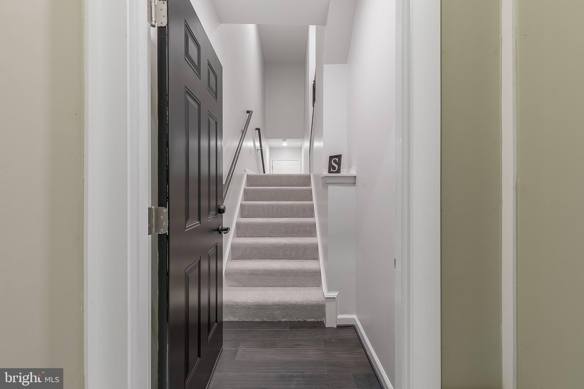 202 MURDOCH SQUARE SE