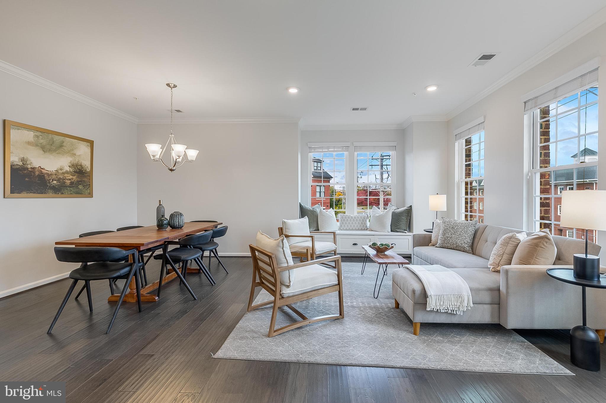 202 MURDOCH SQUARE SE