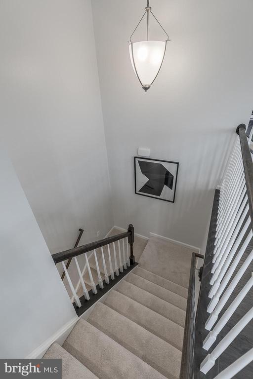 202 MURDOCH SQUARE SE