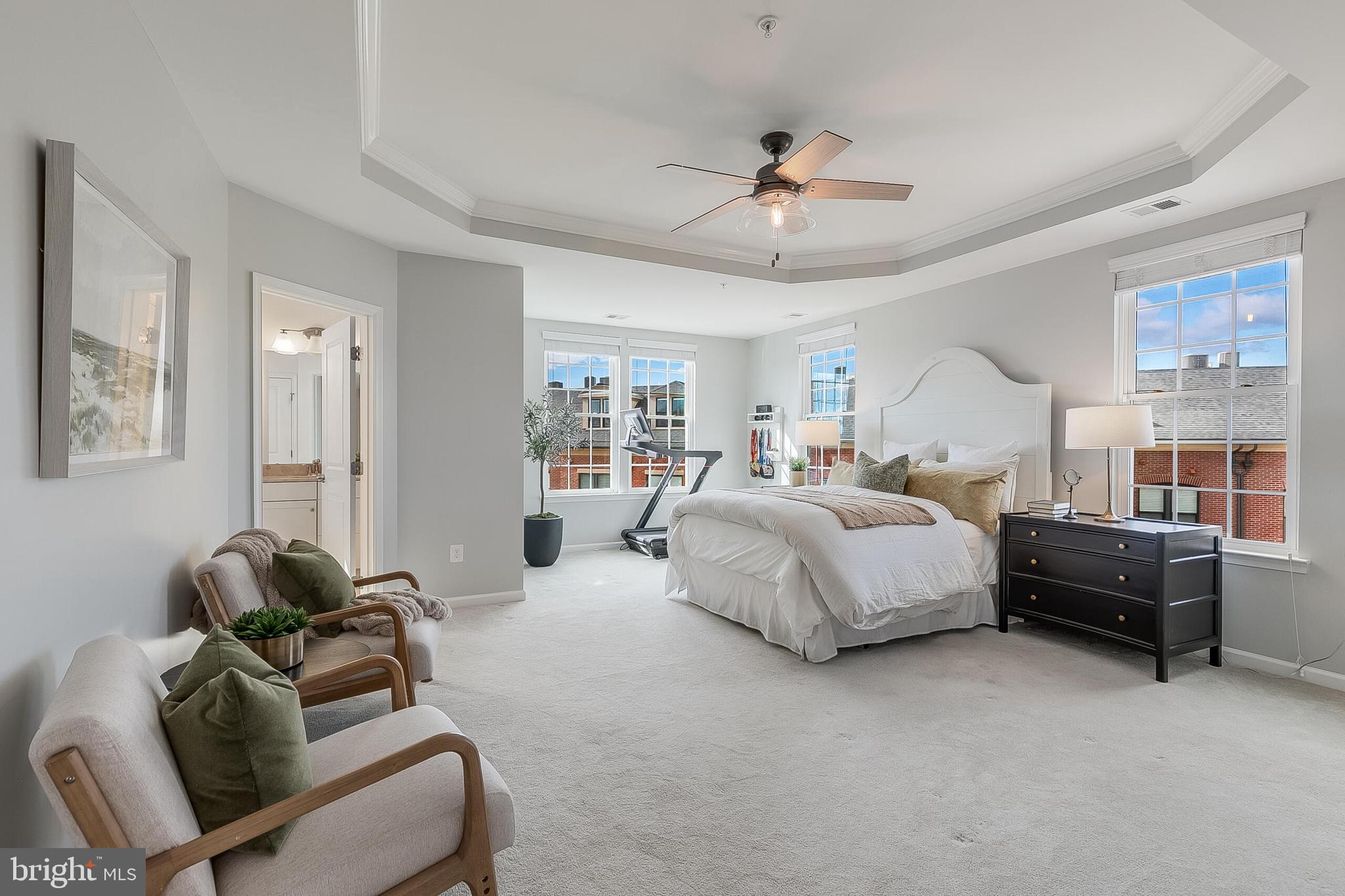 202 MURDOCH SQUARE SE