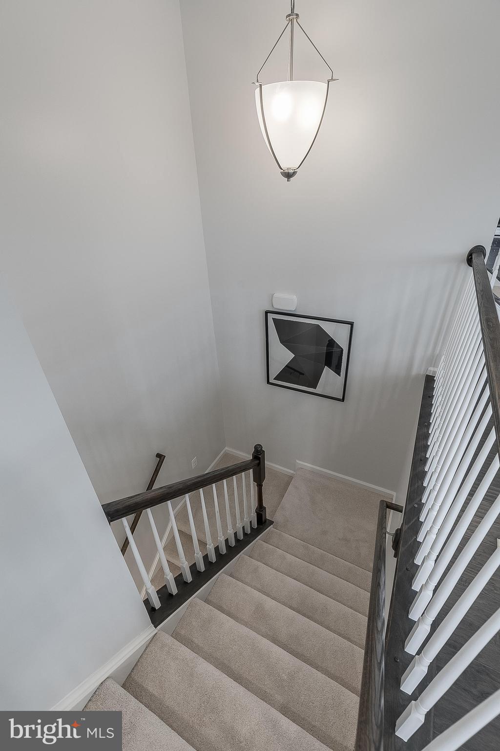 202 MURDOCH SQUARE SE