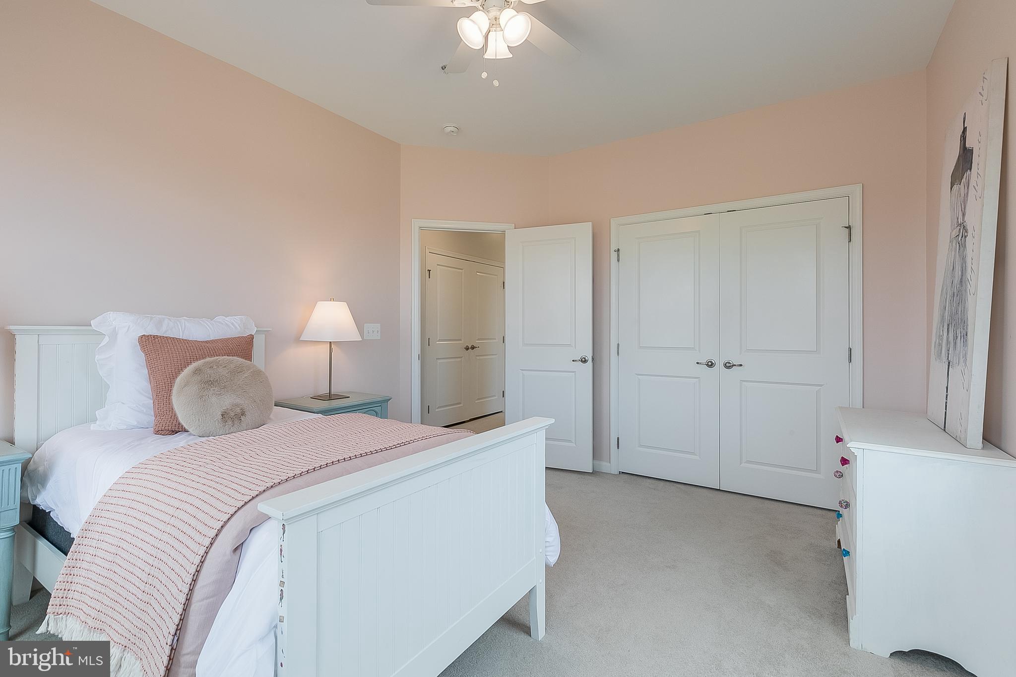 202 MURDOCH SQUARE SE