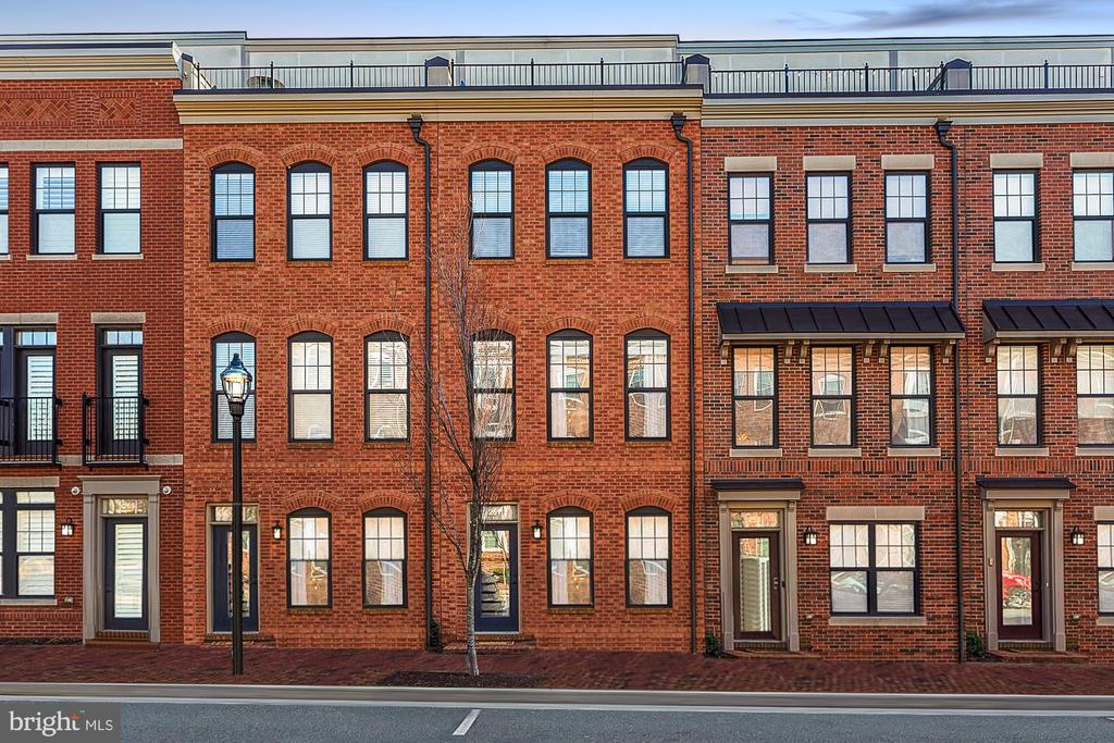 261 CRESCENT STATION TERRACE SE