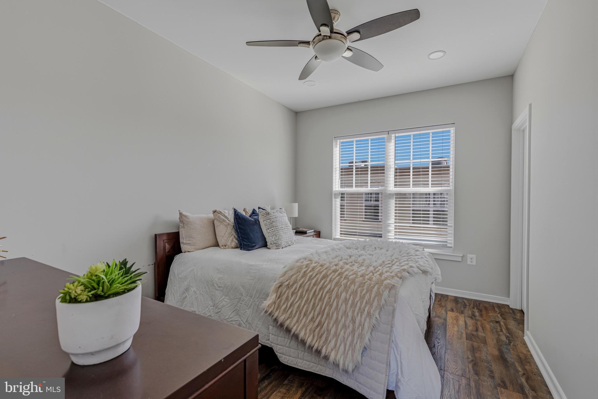 261 CRESCENT STATION TERRACE SE