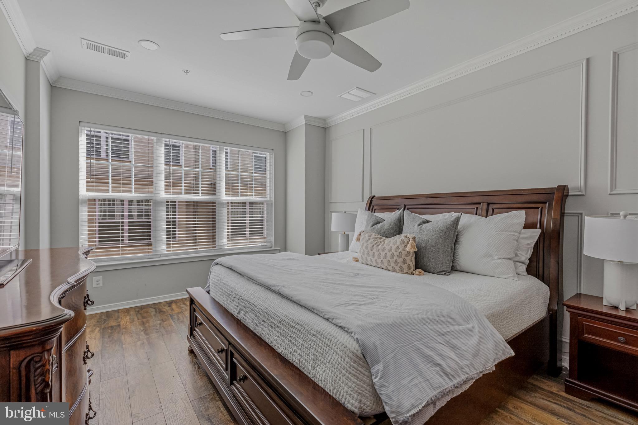 261 CRESCENT STATION TERRACE SE