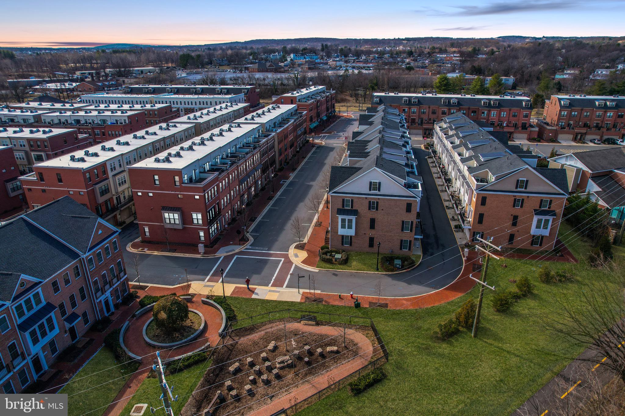 261 CRESCENT STATION TERRACE SE