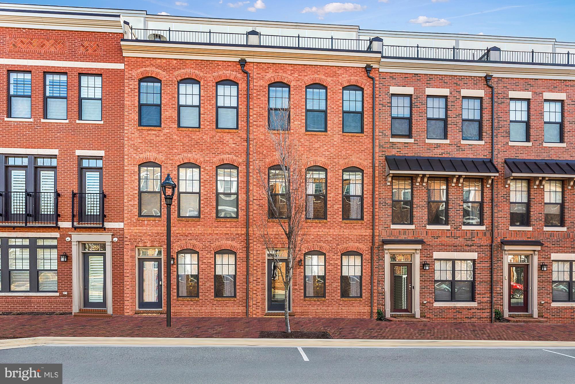 261 CRESCENT STATION TERRACE SE