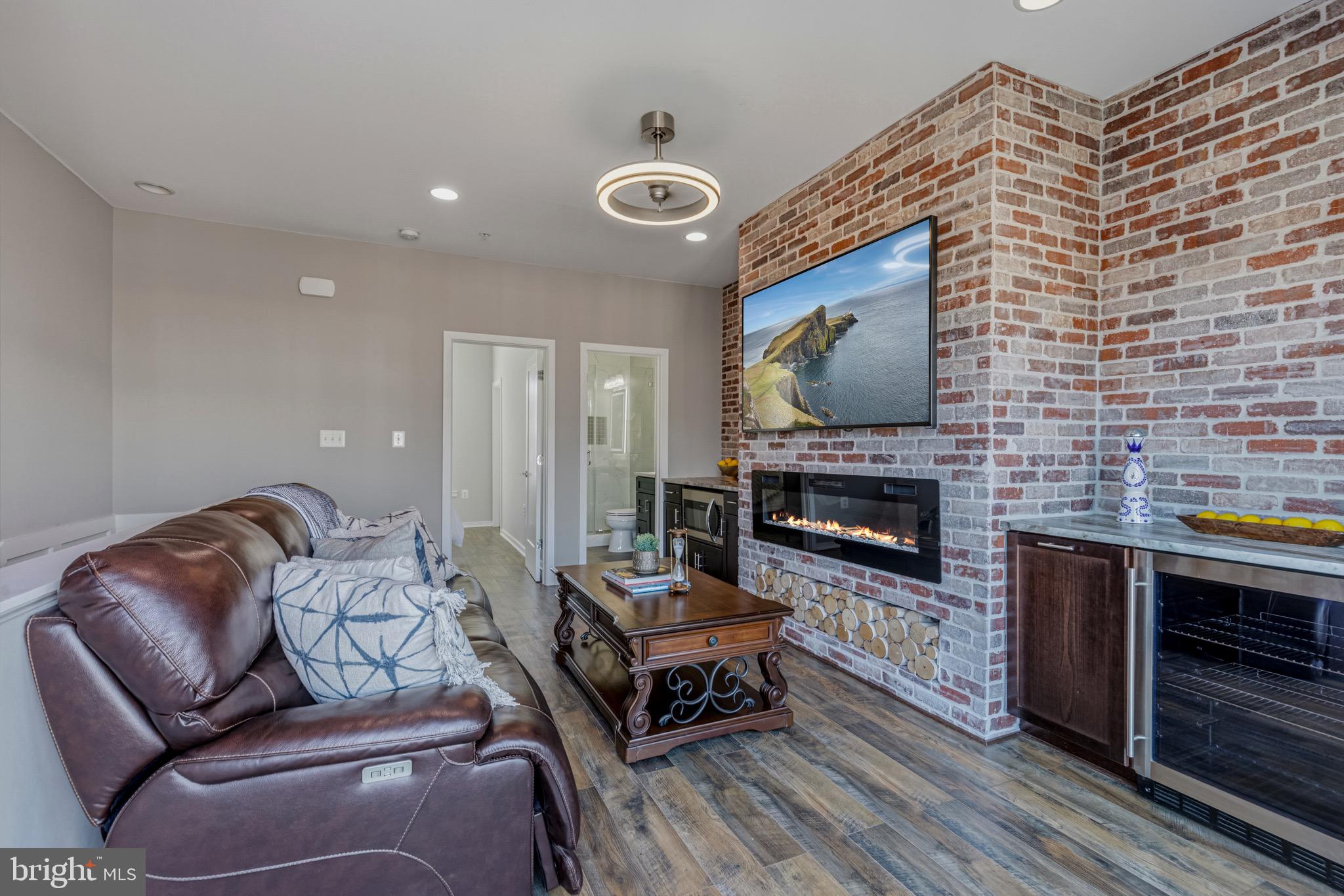 261 CRESCENT STATION TERRACE SE