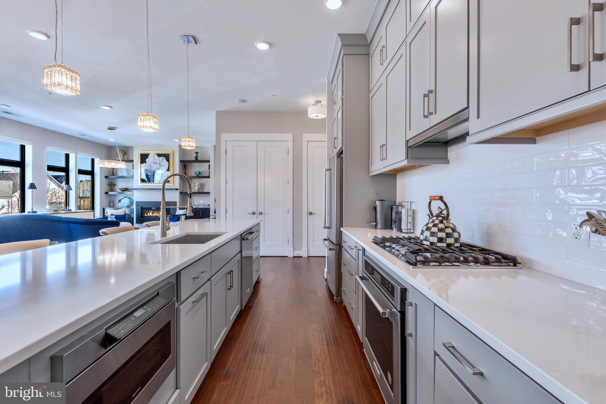 2 STATIONMASTER STREET SE 202