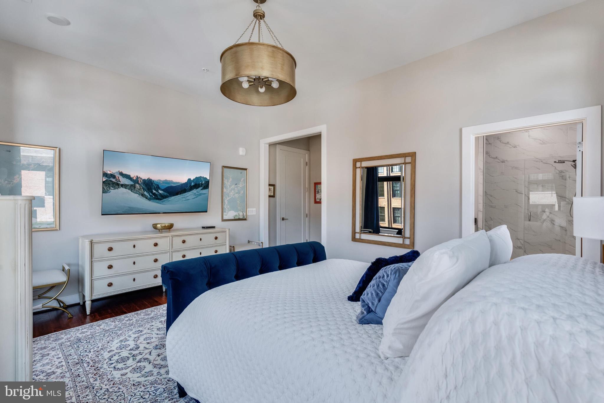 2 STATIONMASTER STREET SE 202