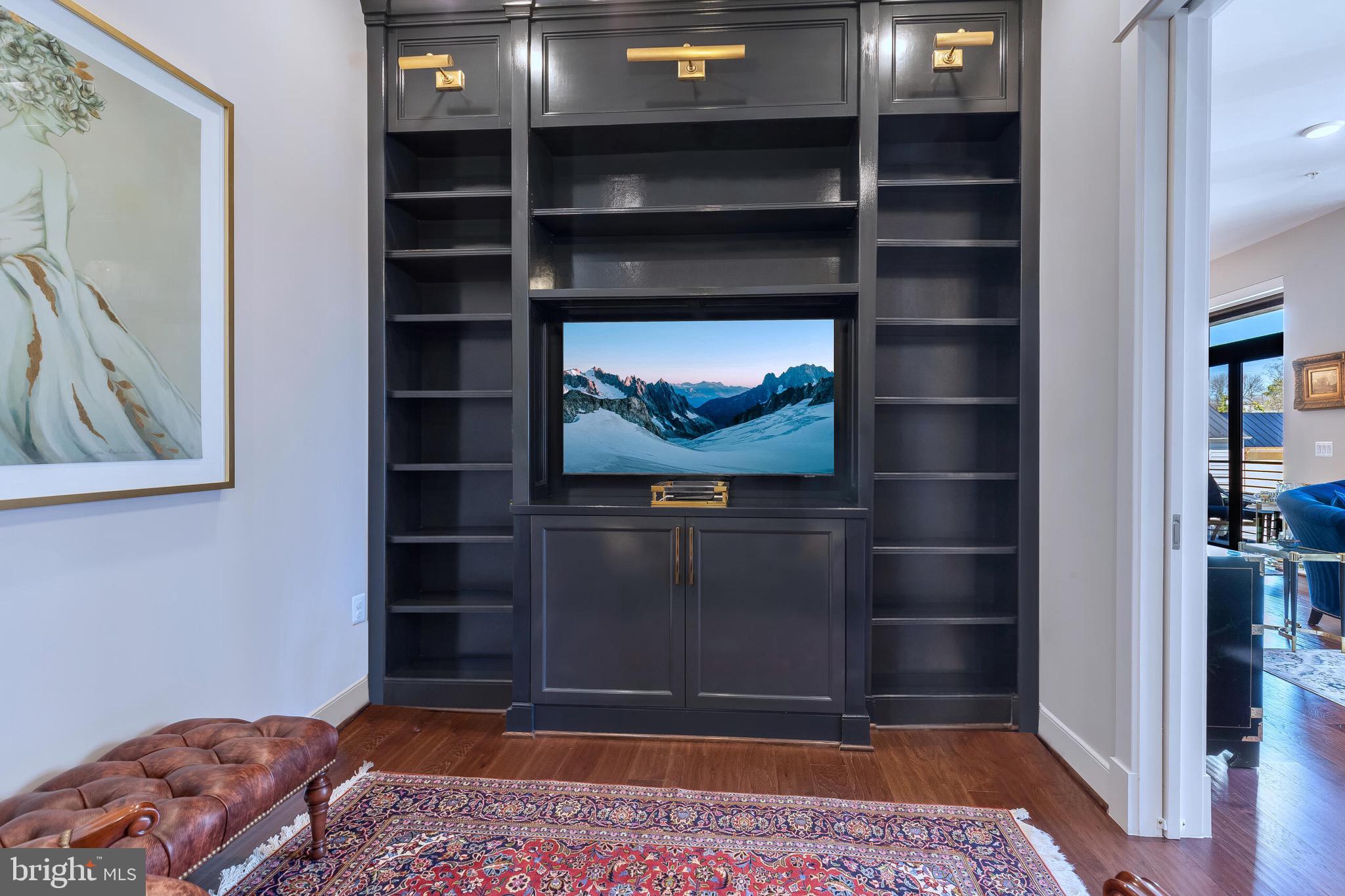 2 STATIONMASTER STREET SE 202