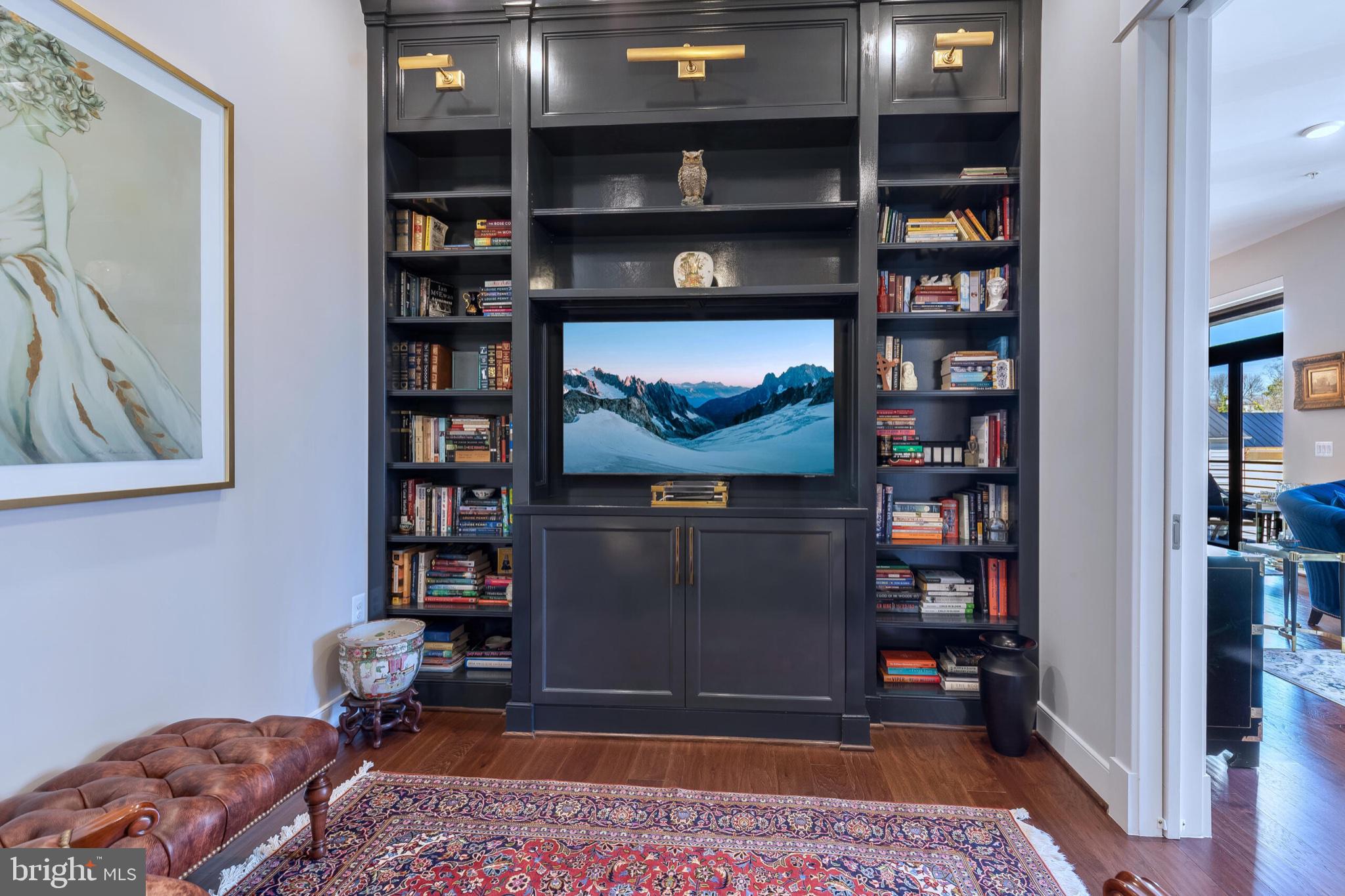 2 STATIONMASTER STREET SE 202