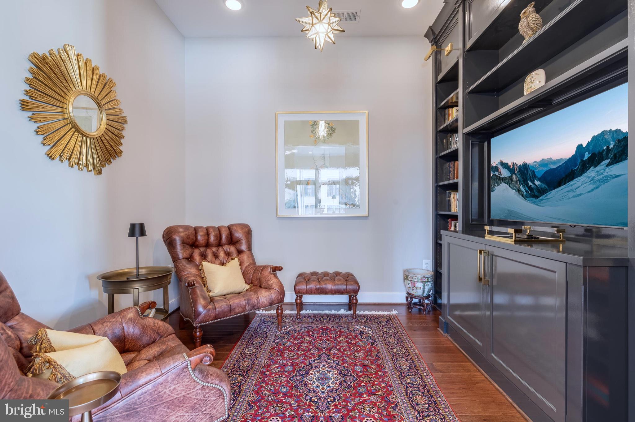 2 STATIONMASTER STREET SE 202