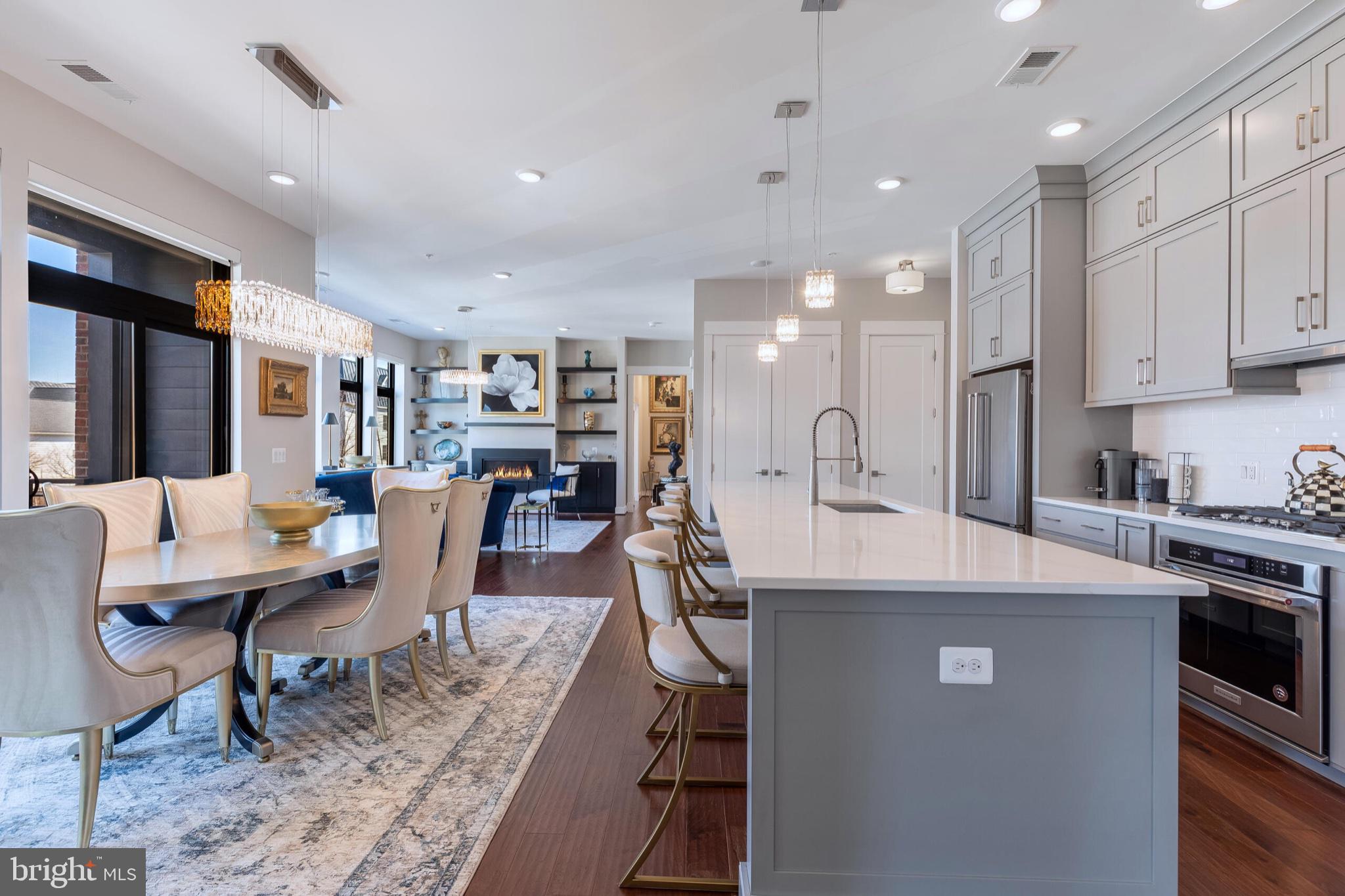 2 STATIONMASTER STREET SE 202