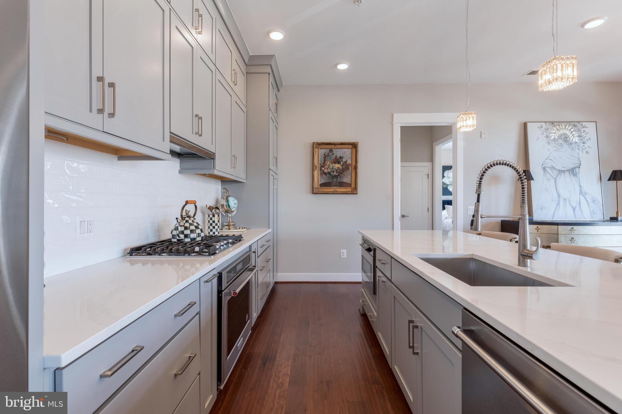 2 STATIONMASTER STREET SE 202