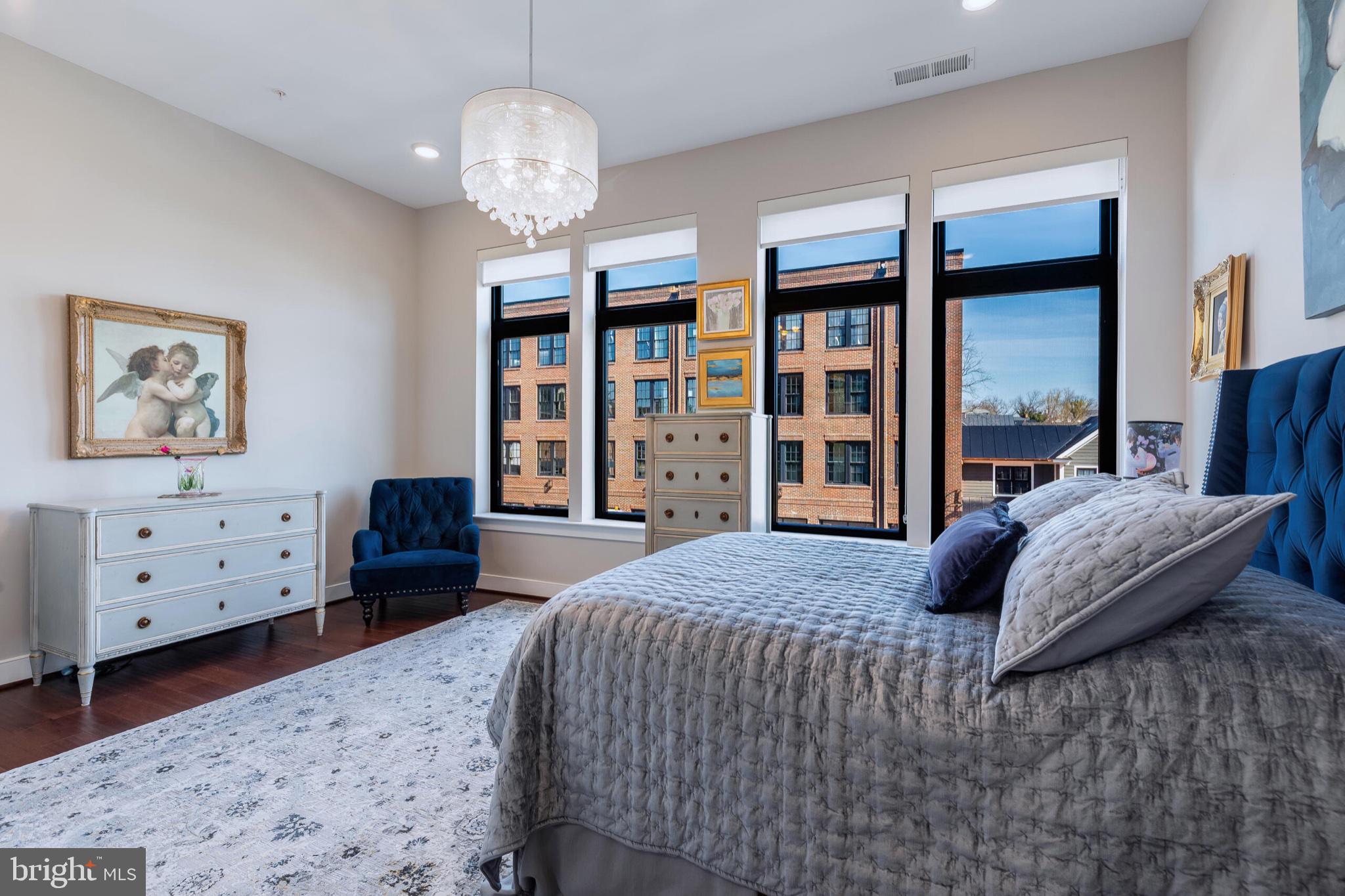 2 STATIONMASTER STREET SE 202