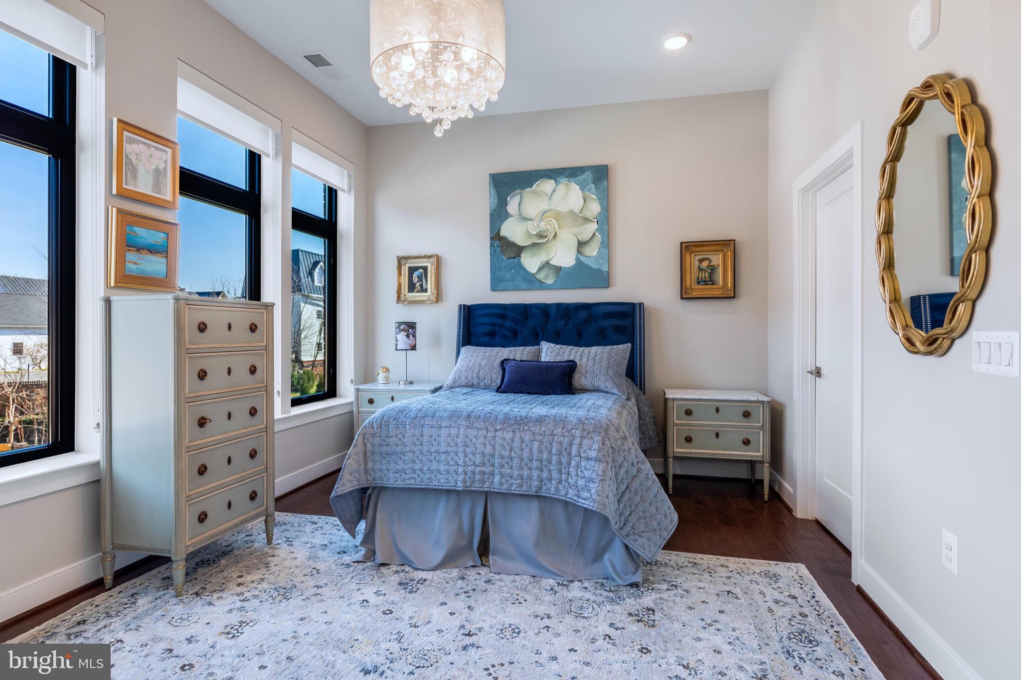 2 STATIONMASTER STREET SE 202