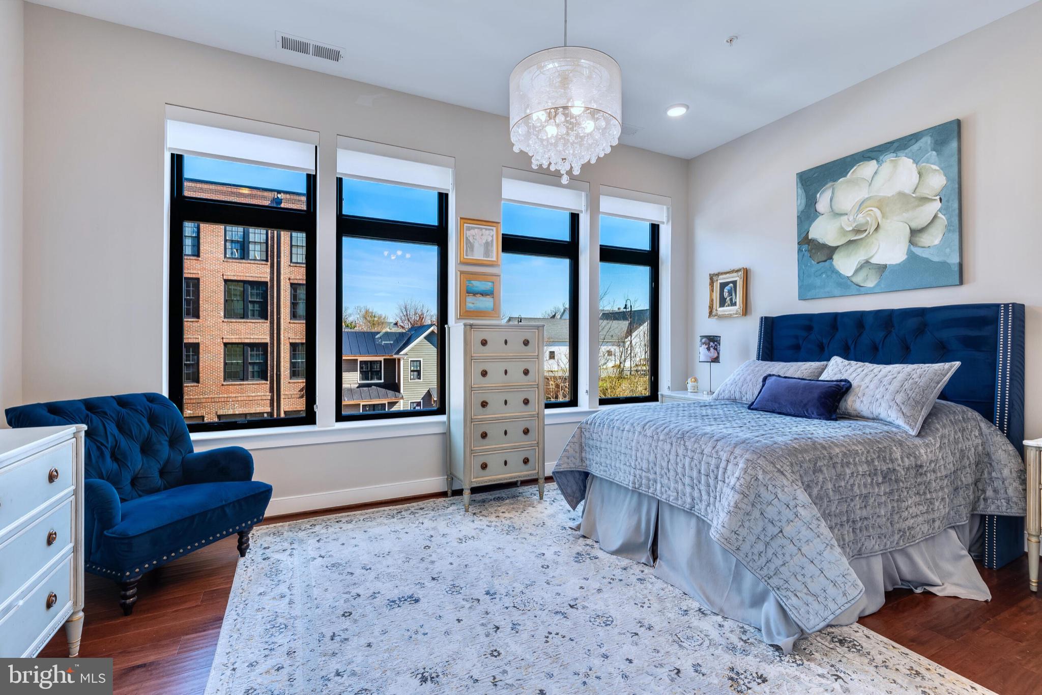 2 STATIONMASTER STREET SE 202