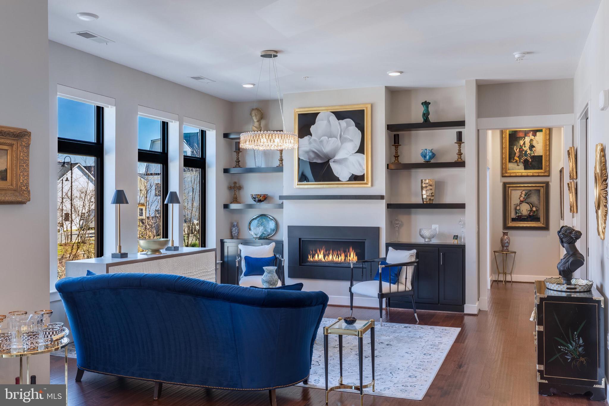 2 STATIONMASTER STREET SE 202