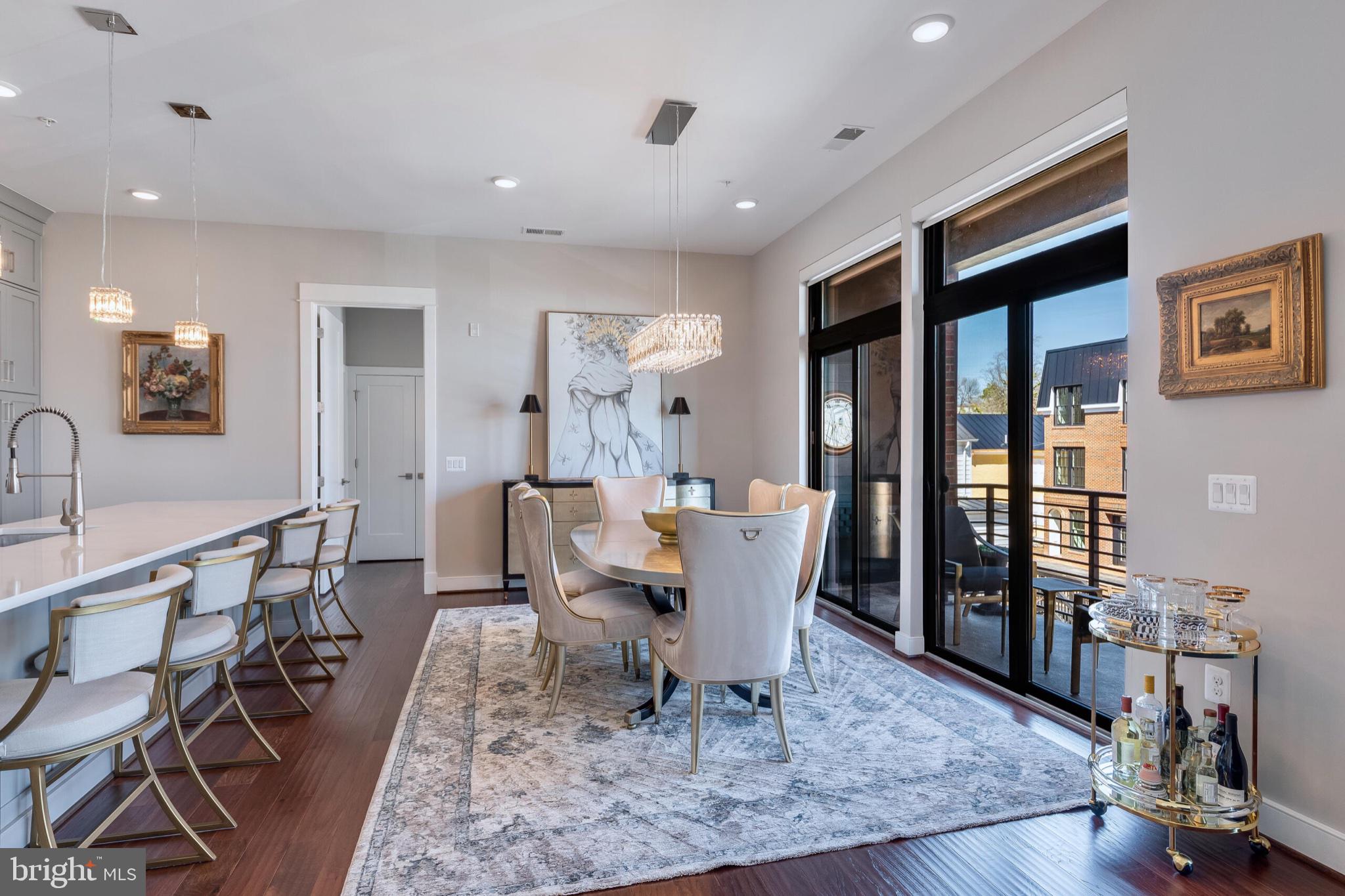 2 STATIONMASTER STREET SE 202