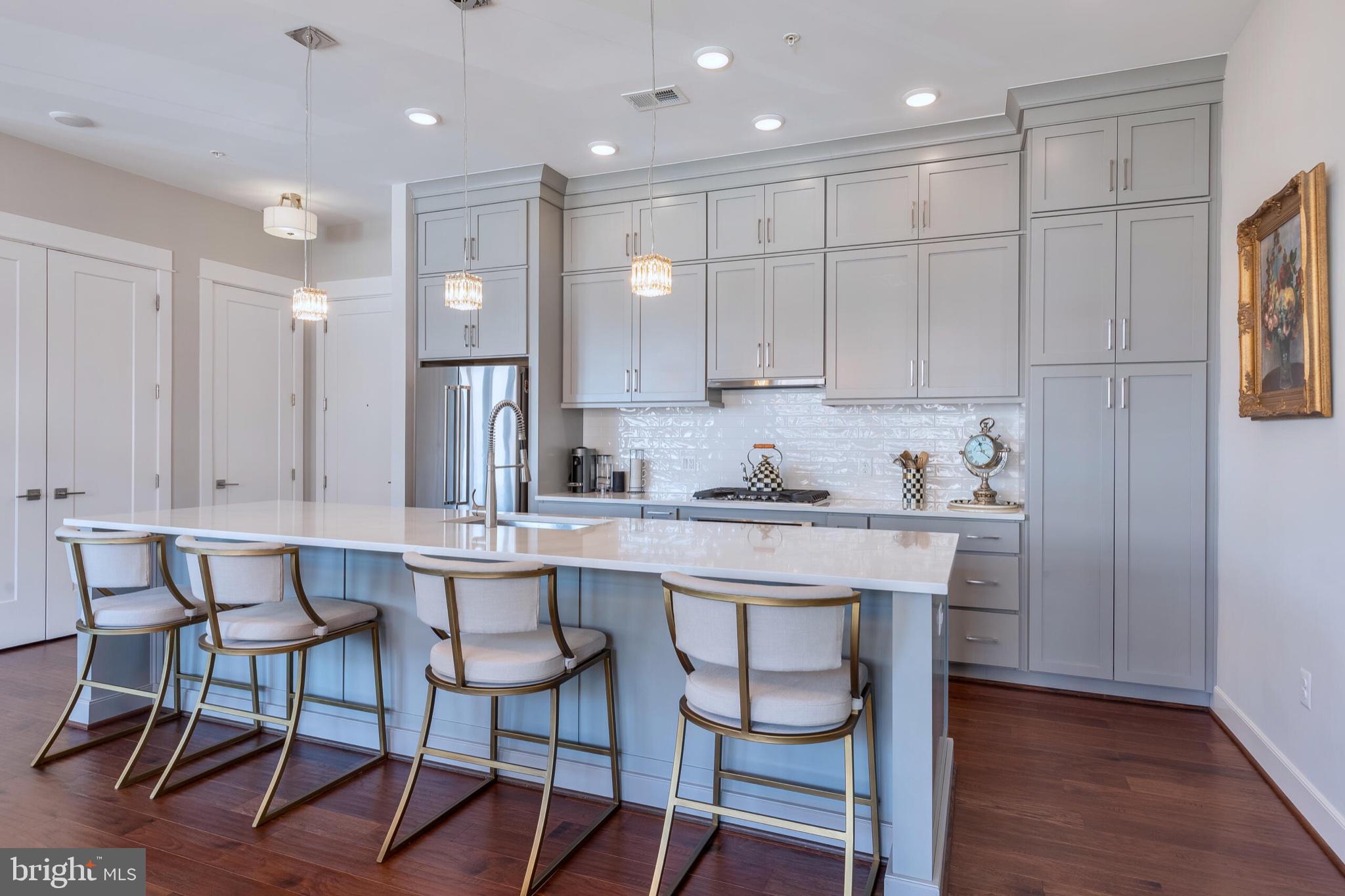 2 STATIONMASTER STREET SE 202