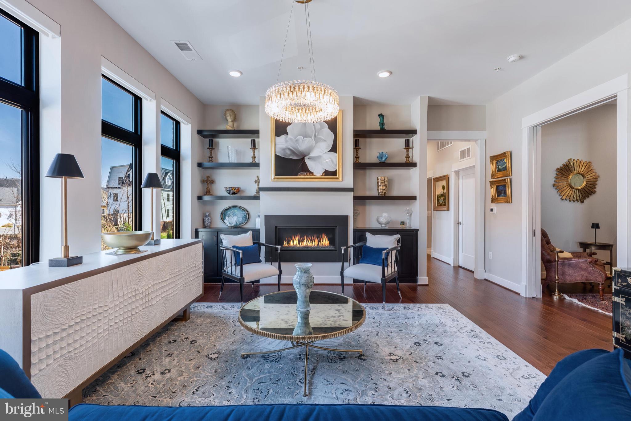 2 STATIONMASTER STREET SE 202