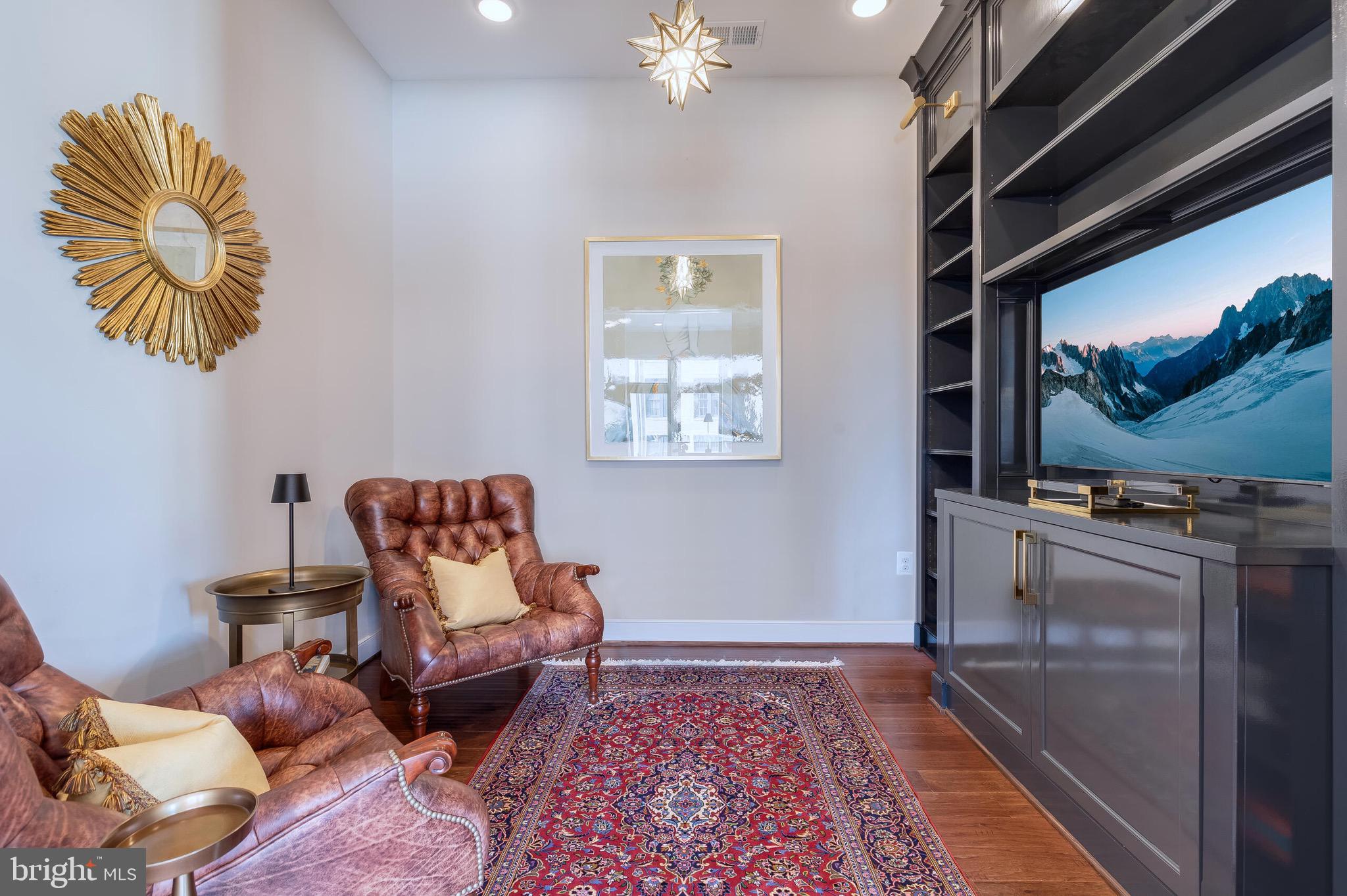 2 STATIONMASTER STREET SE 202