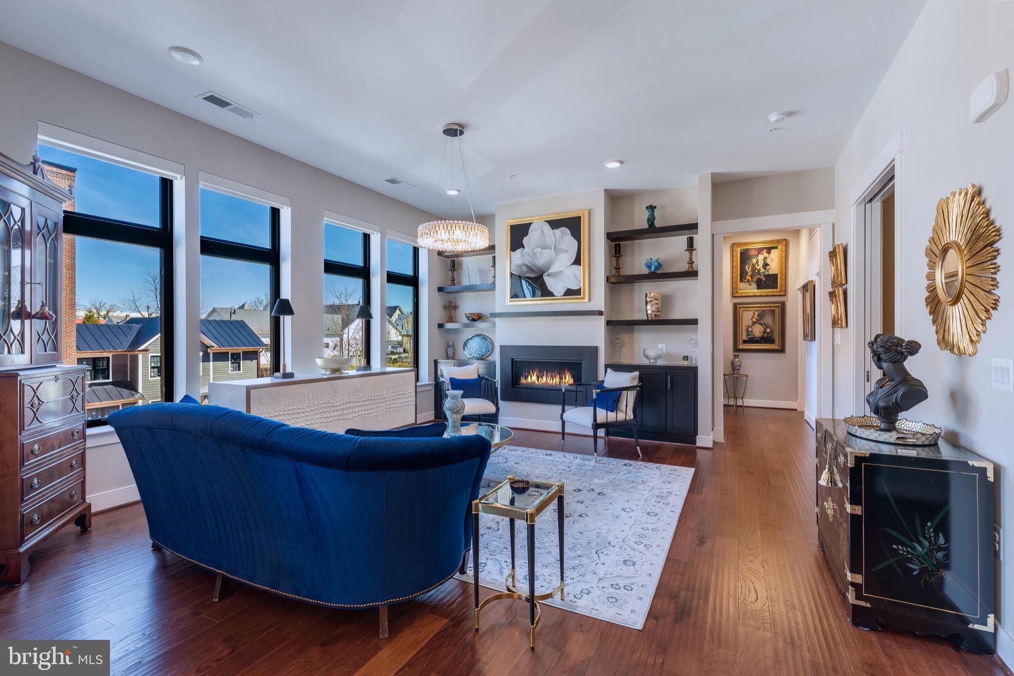 2 STATIONMASTER STREET SE 202