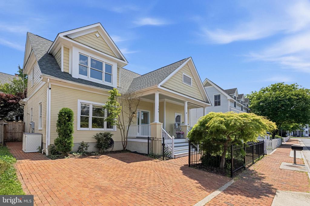 106 HARRISON STREET NE