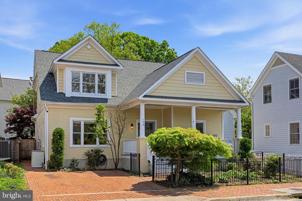 106 HARRISON STREET NE