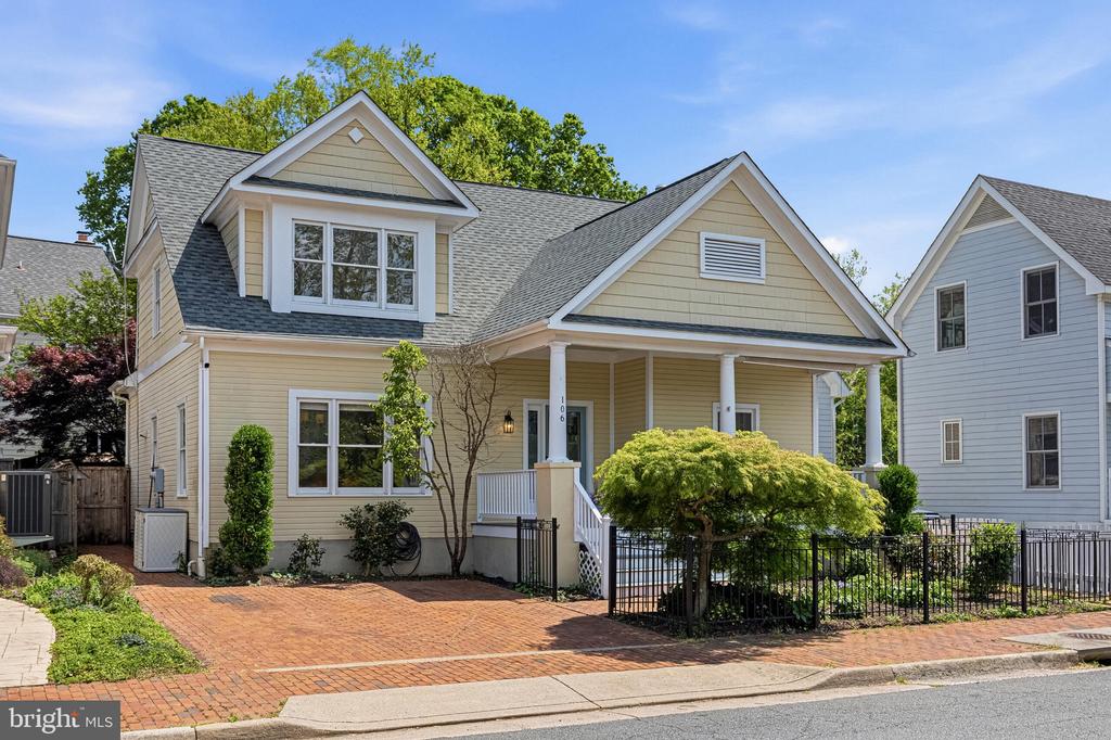106 HARRISON STREET NE