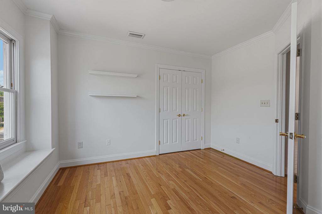 106 HARRISON STREET NE