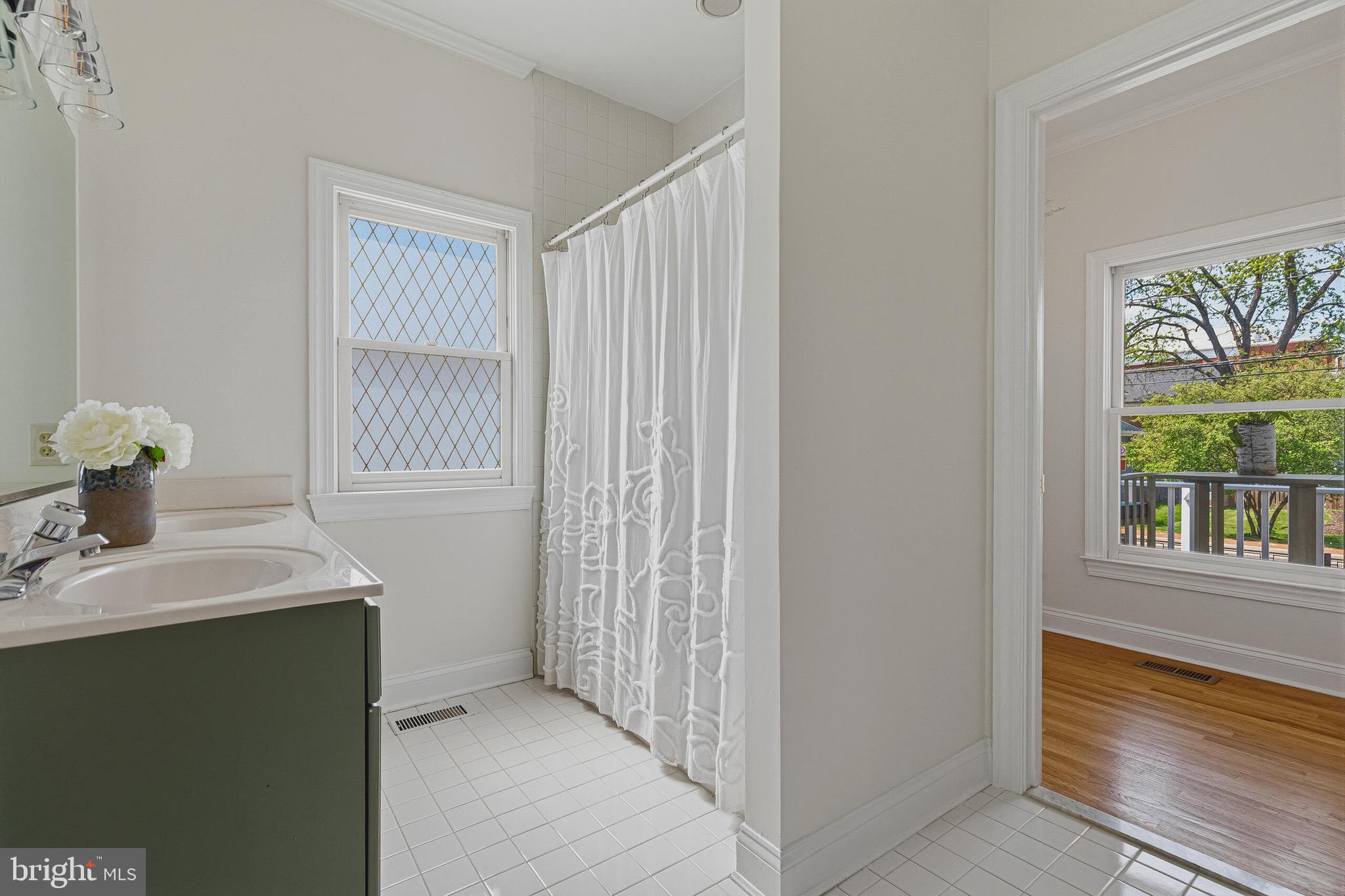 106 HARRISON STREET NE