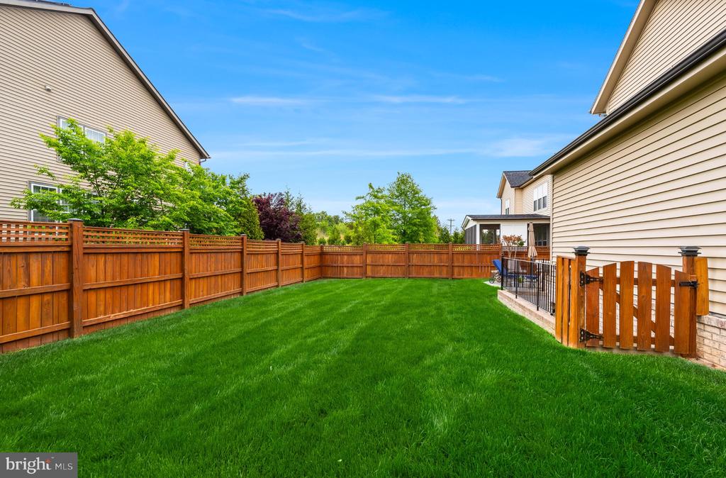 42436 MYAN GOLD DRIVE