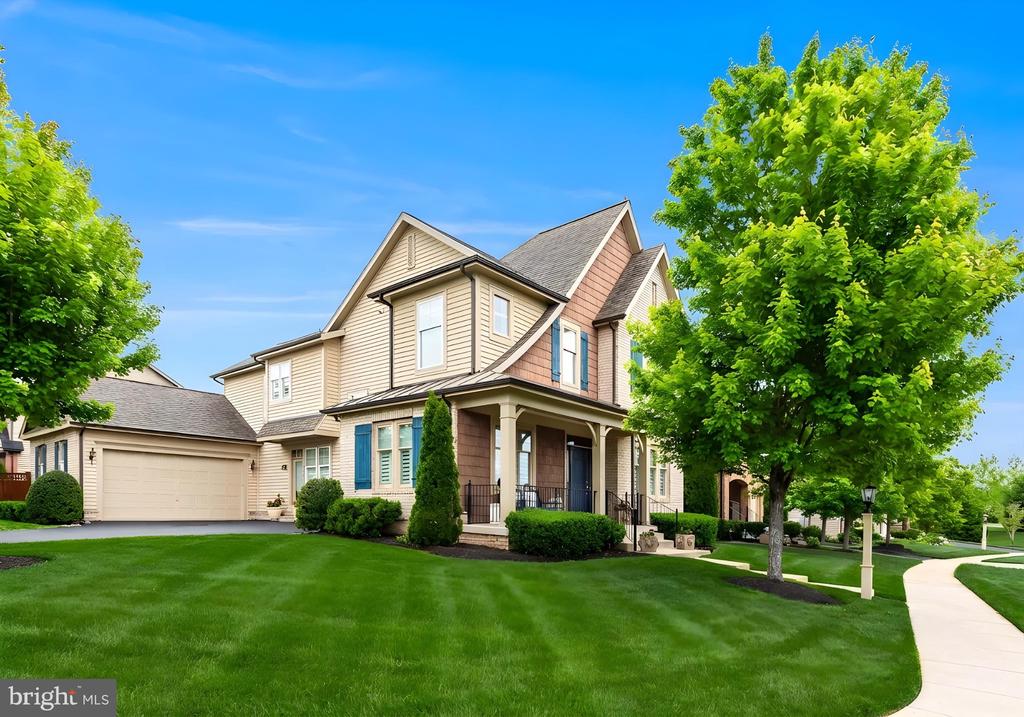 42436 MYAN GOLD DRIVE