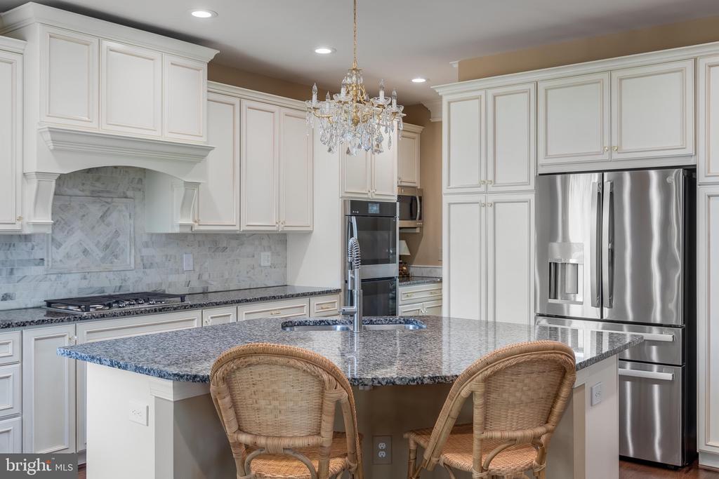42436 MYAN GOLD DRIVE