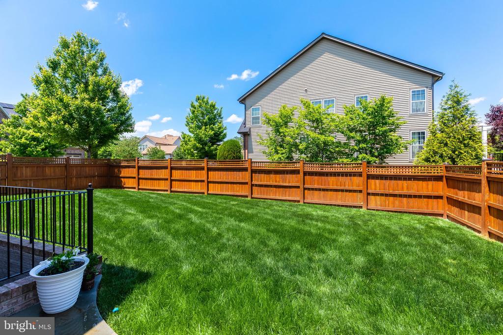 42436 MYAN GOLD DRIVE