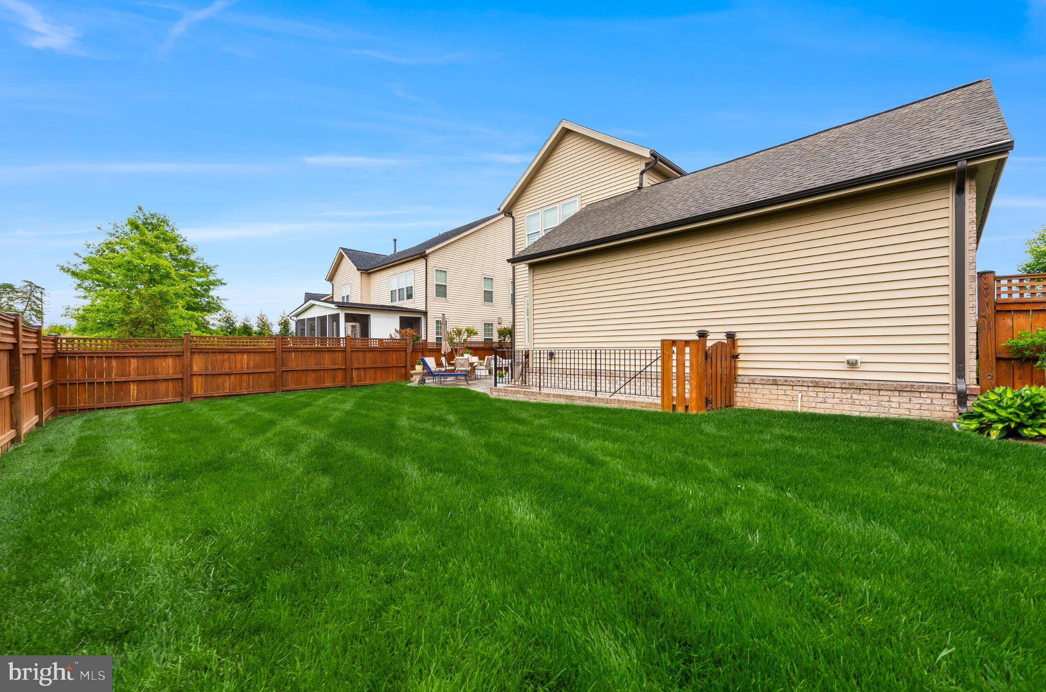 42436 MYAN GOLD DRIVE