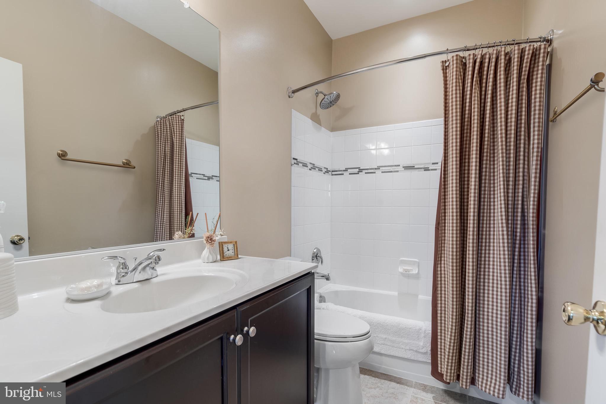 42436 MYAN GOLD DRIVE