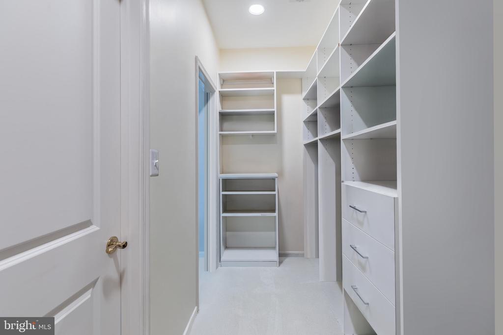 42436 MYAN GOLD DRIVE