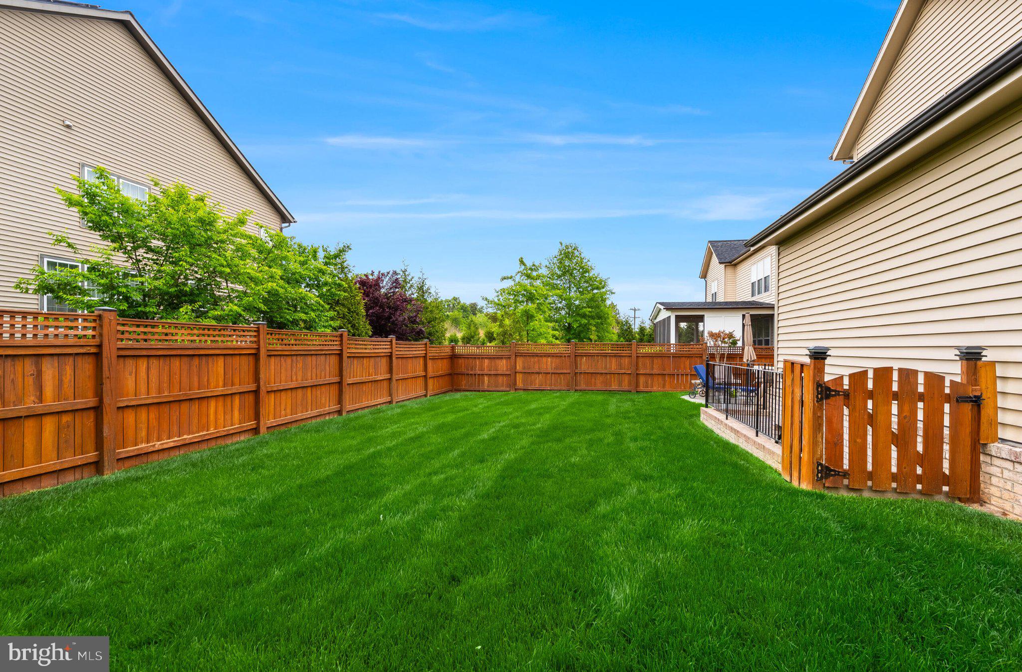 42436 MYAN GOLD DRIVE