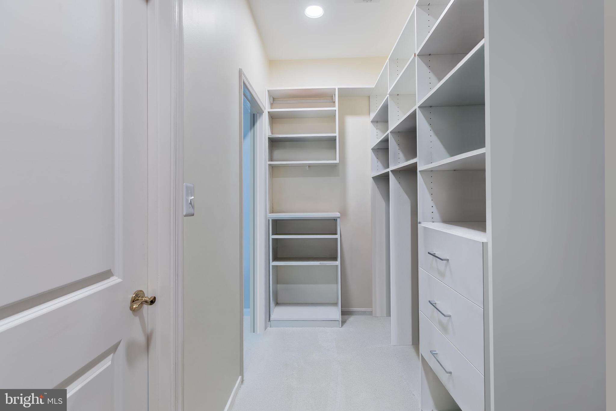 42436 MYAN GOLD DRIVE