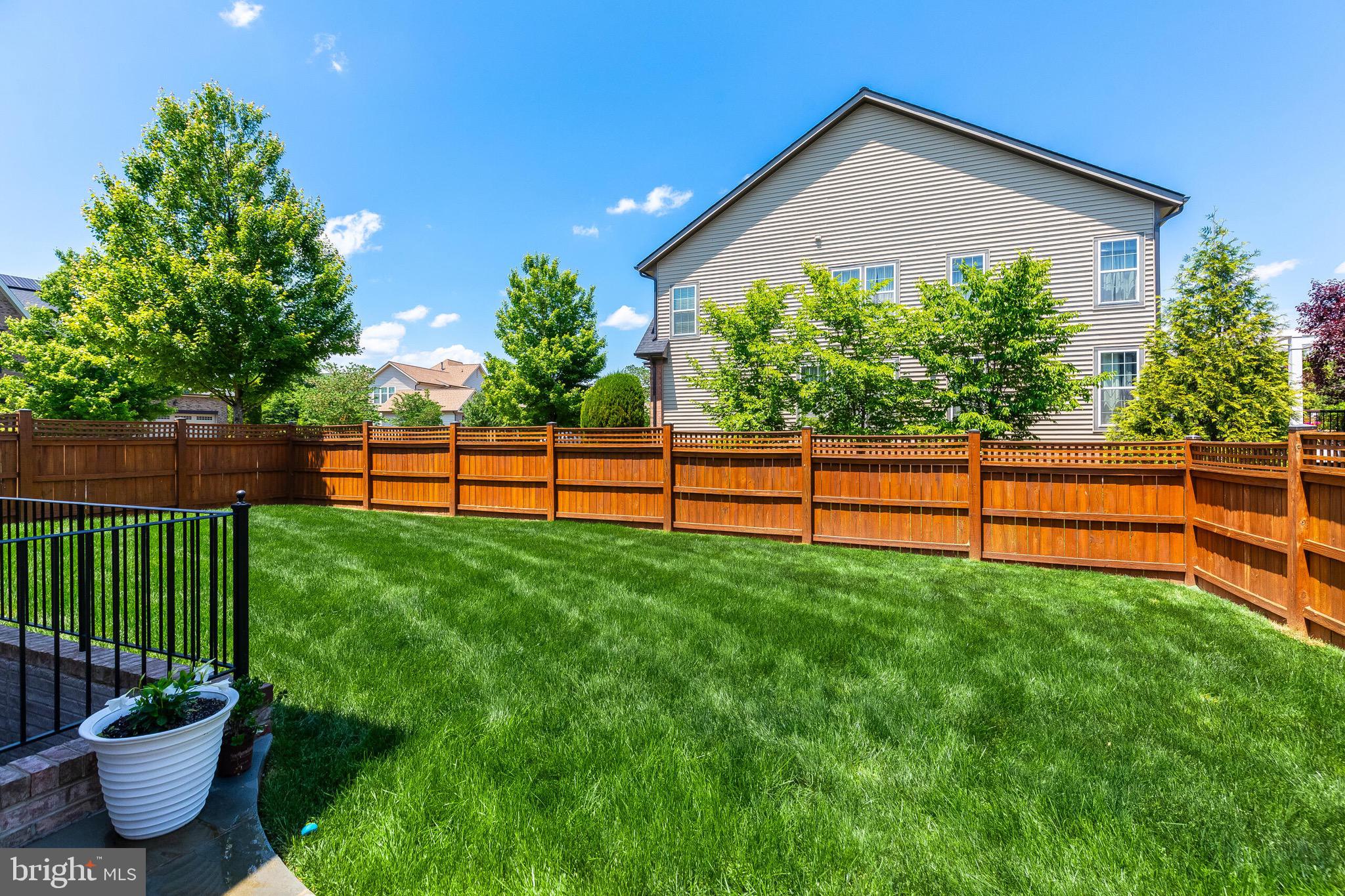 42436 MYAN GOLD DRIVE