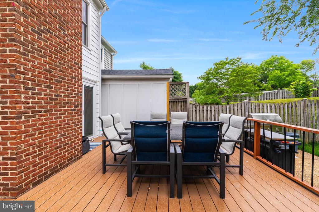 215 ANDOVER COURT NE
