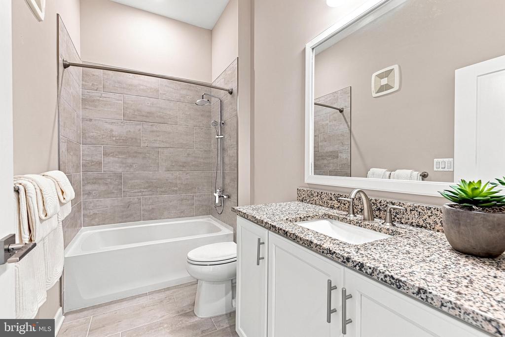 5 STATIONMASTER STREET SE Unit: 200