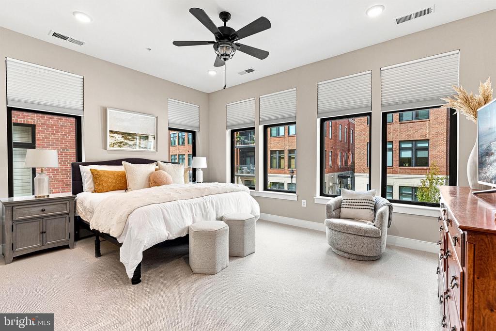 5 STATIONMASTER STREET SE Unit: 200
